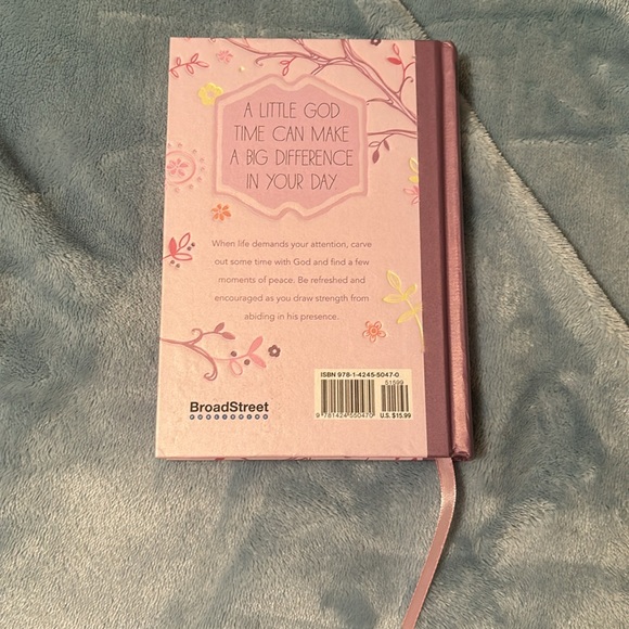365 Daily Devotions for Women - Picture 2 of 4